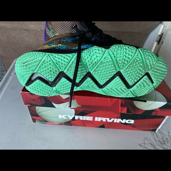 Kyries - Picture 5 of 7